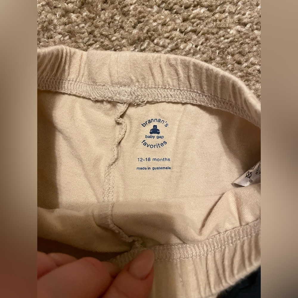 Set up two baby gap boys shorts (12-18m) - Picture 3 of 5